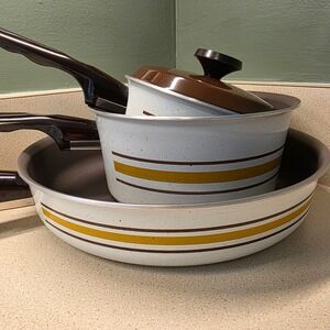READ Vintage West Bend Set 10" Skillet 1qt & 2qt Sauce Pans Almond Brown Striped